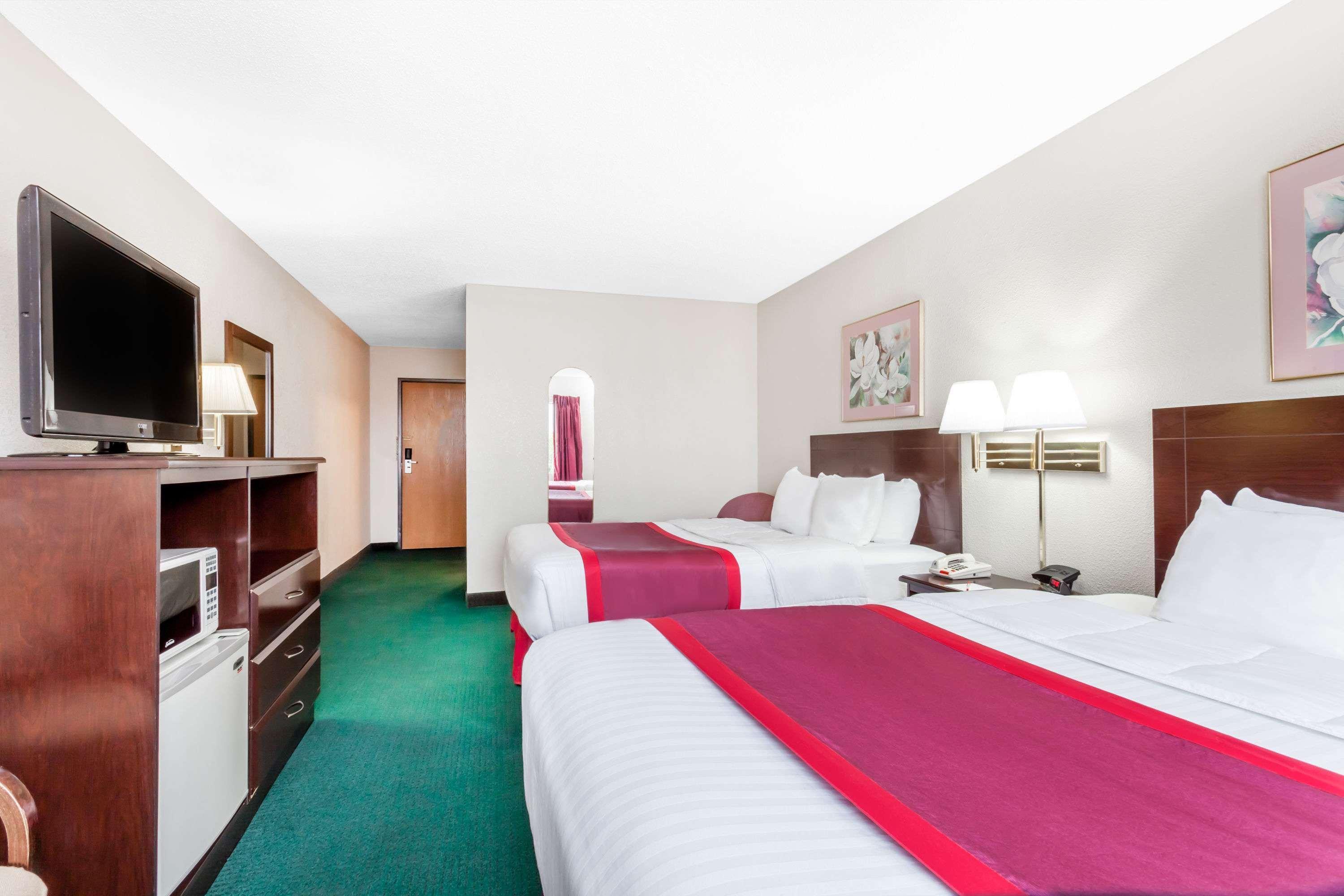 Hotel Ramada Worldwide Tell City Exterior foto